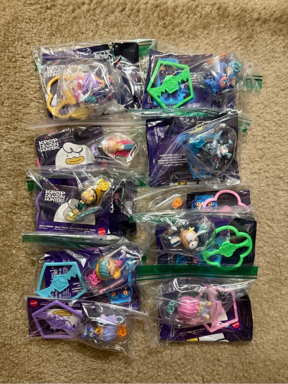 KPop Demon Hunters Hello Friend Mini Reveal Keychain (Set of 10)